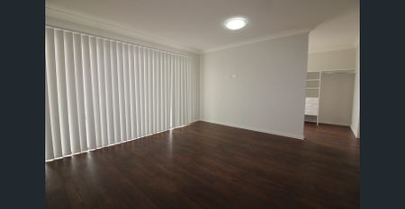 5 Bedroom Residence in The Ponds for Lease! - Photo 2