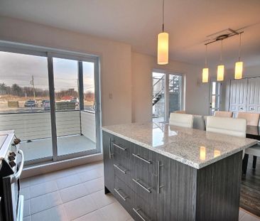 4 1/2 + bureau - Lévis (St-David), 2ième étage, air clim, 2 station... - Photo 2