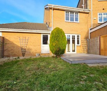 3 bedroom end of terrace house to rent - Photo 1