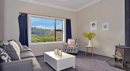 Beauty and the Bungalow - Photo 2