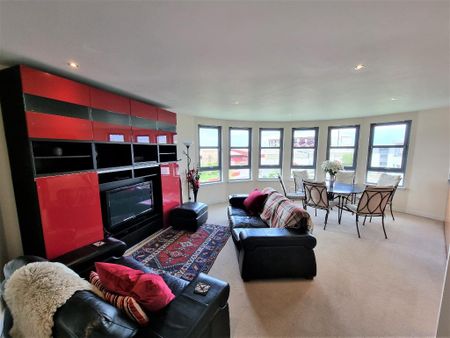 3 bedroom flat to rent - Photo 4