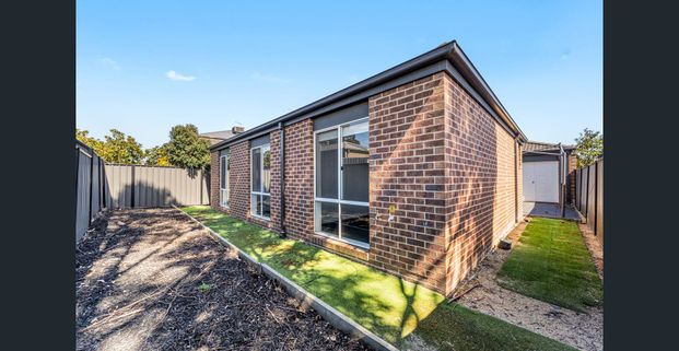 Spacious Family Home In Selandra Rise Estate - Photo 1