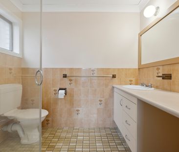 One bedroom flat with utilities & lawn mowing included - Photo 5