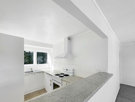 Bayview - 4 Bedroom - Photo 5