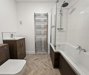2 Bedroom Flat / Apartment to let - Photo 6