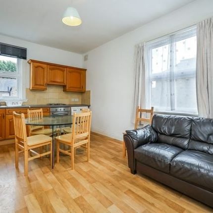 4 Bed Maisonette, Very Near Netherbury Road Area, W5 - Photo 1