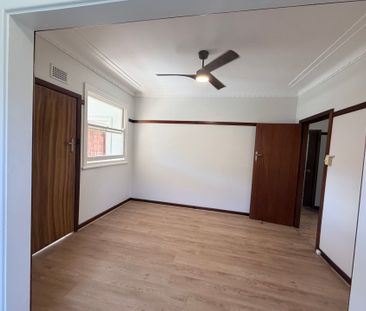 Charming Three-Bedroom Family Home in a Convenient Location for Lease - Photo 5