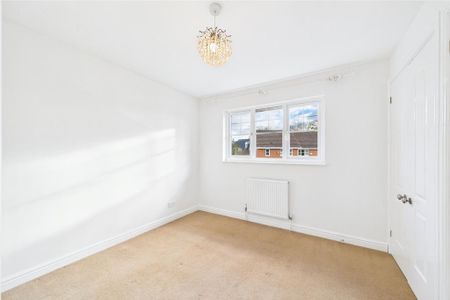 2 bedroom end of terrace house to rent - Photo 2