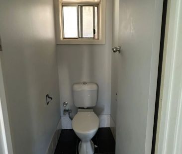 Family Home with Front & Rear Gardens - Photo 3