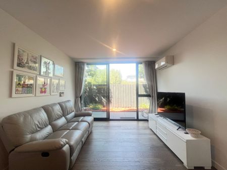 Furnished Ideal Apartment in the Heart of Burwood&excl; - Photo 3