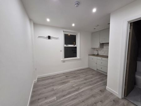 Studio to rent - Photo 3