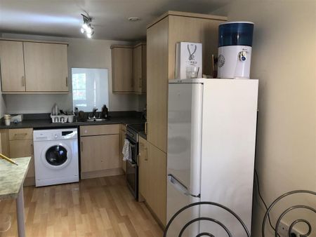 1 bedroom flat to rent - Photo 4