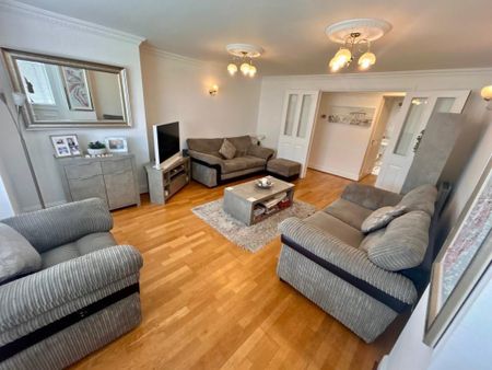 2 bedroom ground floor flat to rent - Photo 2