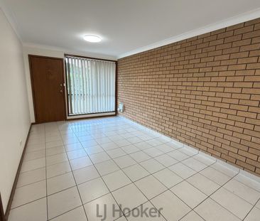 Stylish Two-Bedroom Townhouse – End Unit Convenience - Photo 6