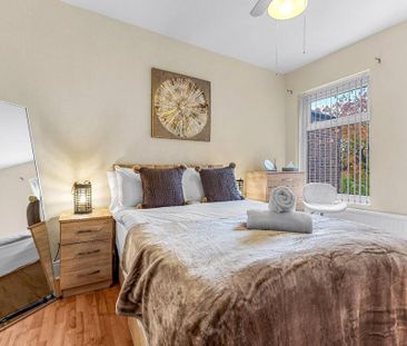 4 bedroom end of terrace house to rent - Photo 6