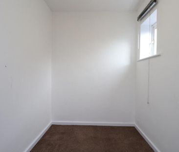 3 bedroom flat to rent - Photo 5
