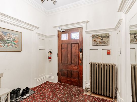 For Lease - 347 Walmer Road Unit# 2nd Floor Unit 3, Toronto, Ontario - Photo 1