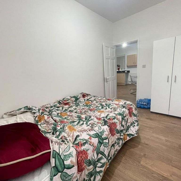 4 bedroom terraced house to rent - Photo 1