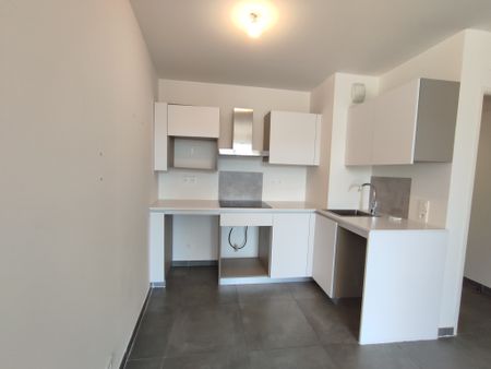 Location Appartement 3 pièces 58m² MARSEILLE 8ème - Photo 5