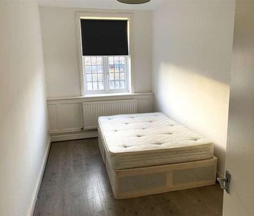 Amy Road, Oxted, RH8 - Photo 1