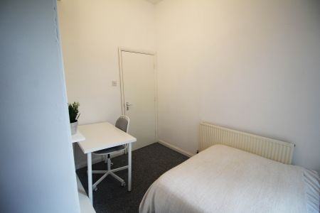 2 Bedroom Apartment - Photo 3