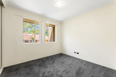 Three Bedroom Townhouse - Photo 4