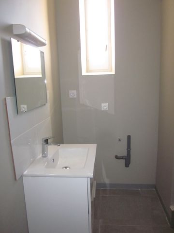 Location Appartement 2 pièces 49m² FEURS 42110 - Photo 5