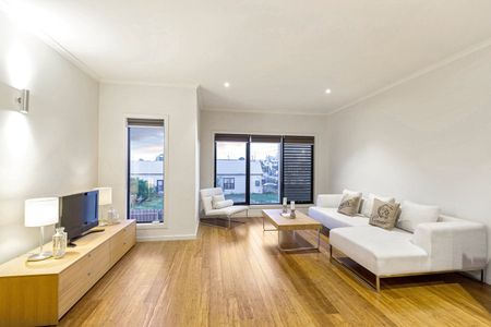 Modern 3-Bedroom Home with Self-Contained Ground Floor – Walk to Yarraville Village and Transport! - Photo 4