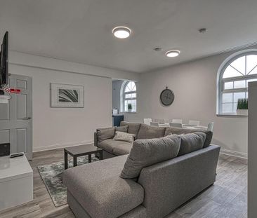 1 bedroom in a house share to rent - Photo 1