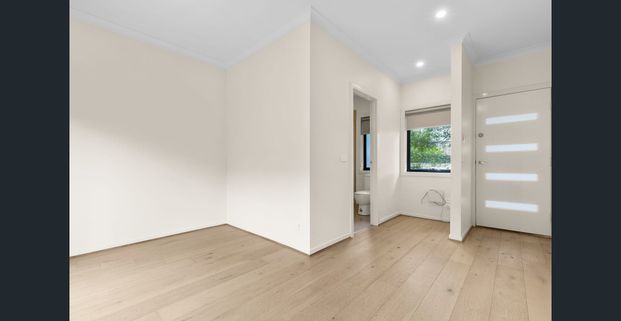 **REGISTER TO INSPECT VIA REALESTATE.COM.AU & STUDENT ID MUST BE PROVIDED AT ENTRY, WHEN VIEWING THIS RENTAL PROPERTY WITH BARRY PLANT FRANKSTON** - Photo 1