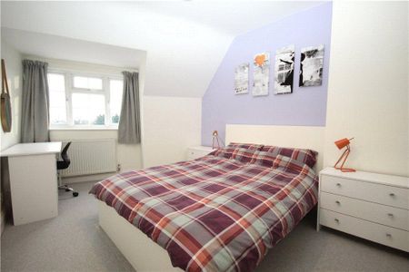 1 bedroom in a house share to rent - Photo 2