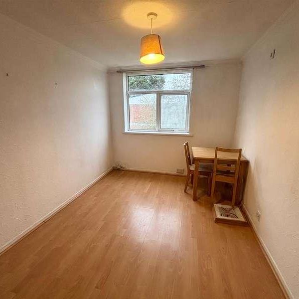 Green Court, Hall Green, B28 - Photo 1