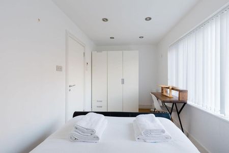 Thomas More Street - Photo 2