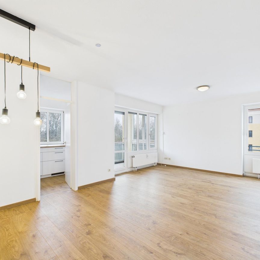 Lichtdurchflutetes Wohnhighlight mit perfekter Raumaufteilung & Balkon - Photo 1