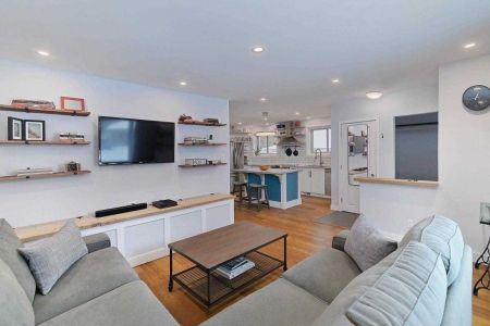 For Lease - 78 Richardson Drive, Aurora, Ontario - Photo 2