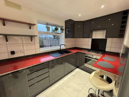 Staines Road, Feltham, TW14 - Photo 4