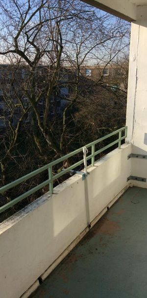 Erstbezug nach Modernisierung mit tollen Blick vom Balkon. Ab 16.Februar! - Photo 1