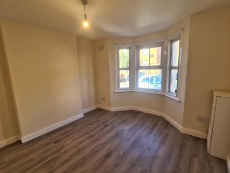 4 bedroom detached house to rent - Photo 5