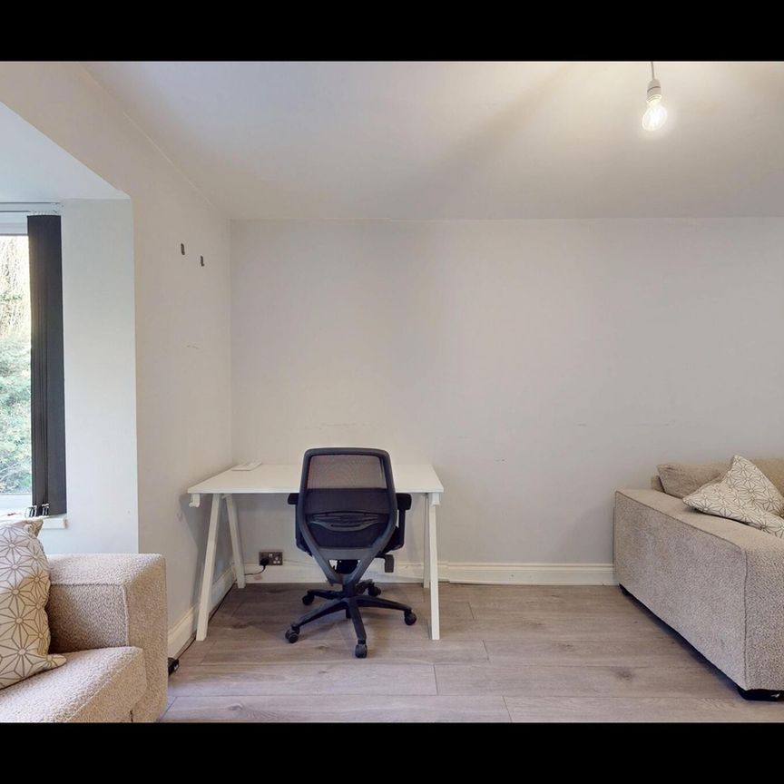 2 Bed Flat, Harp Island Close, NW10 - Photo 1