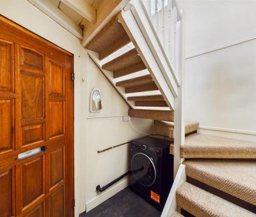 3 bedroom flat to rent - Photo 3
