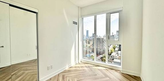 3 Bedroom, 2 Bathroom Penthouse - Richmond Residences At Portland - Photo 2