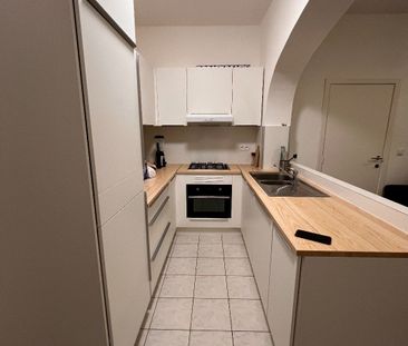 INSTAPKLAAR GELIJKVLOERS APPARTEMENT IN CENTRUM IEPER MET APARTE SL... - Foto 1