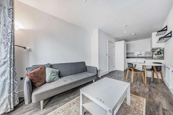 High Wycombe, Buckinghamshire, HP11 - Photo 1