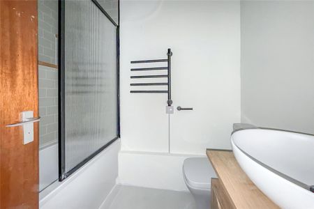 2 bedroom penthouse to rent - Photo 2