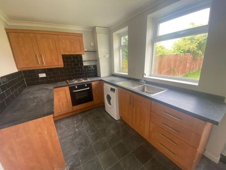 2 bedroom semi-detached house to rent - Photo 2