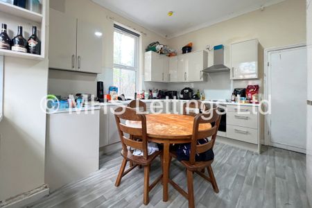 2 Bedroom Mid Terraced House for rent in Ash Grove - Photo 4