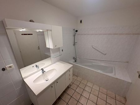 Location Appartement 2 pièces 74m² AUBENAS 07200 - Photo 5