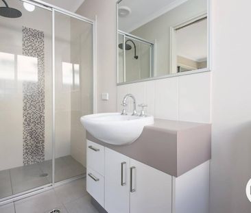 SPACIOUS FAMILY HOME IN A QUIET COURT LOCATION! - Photo 4