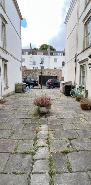 5 Bed Terraced House, James Place, BS8 - Photo 1