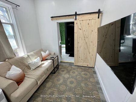 For Lease - 650 Oxford Street, London East, Ontario - Photo 3